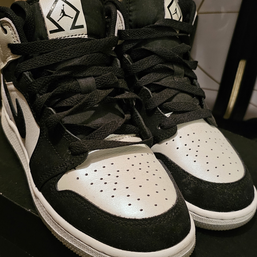 Air Jordan 1 Mid SE (GS)